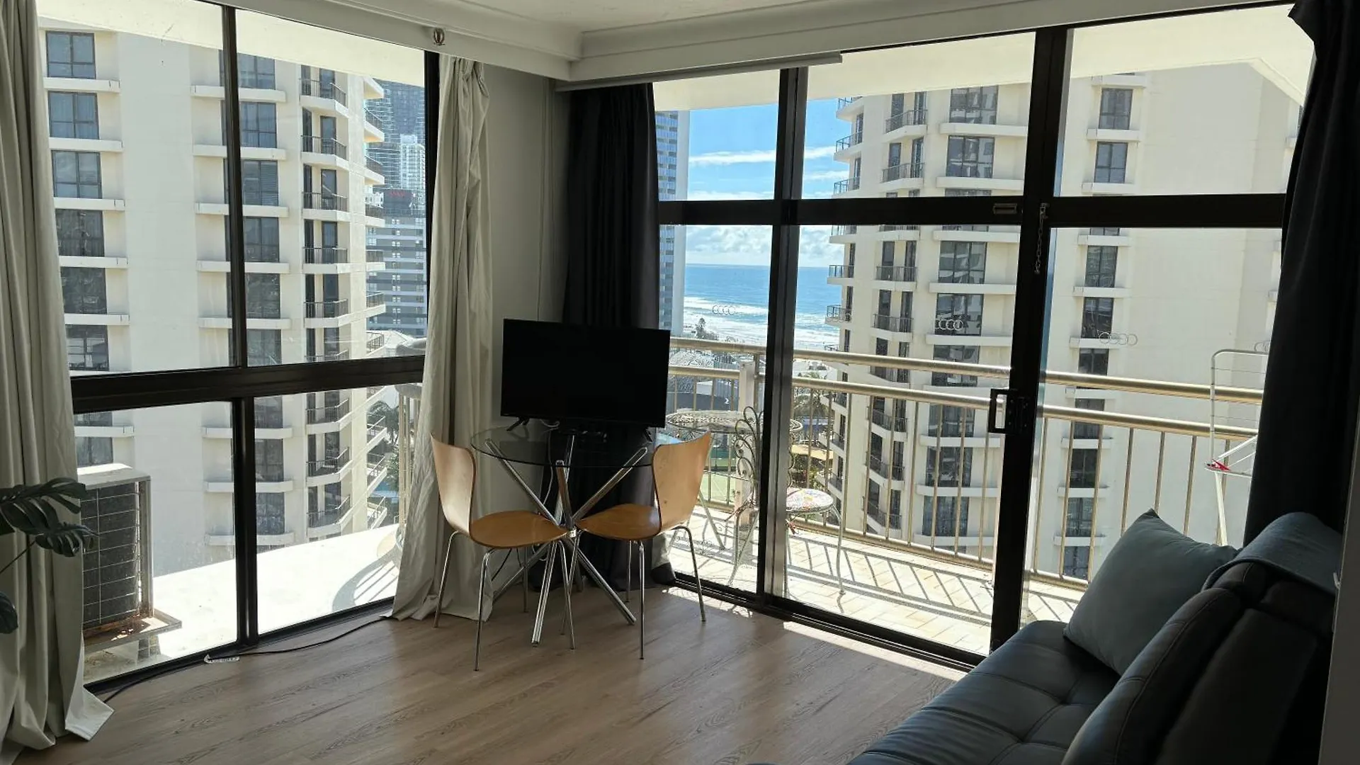 Apartment Unit 2 - Spectacular Sea Views In Surfers Paradise Gold Coast Australia